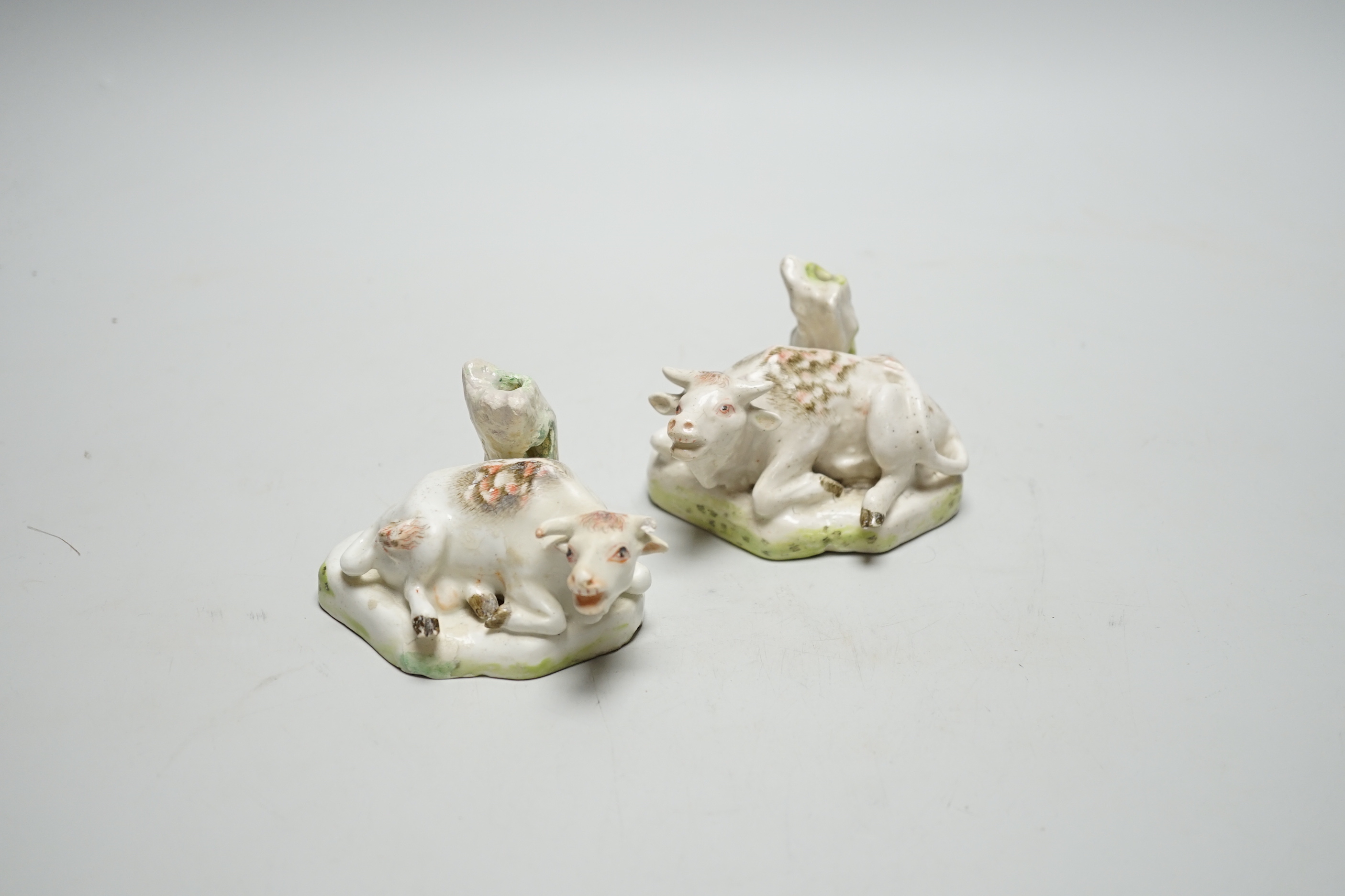 A pair of Derby figures of lowing cows, c.1760-5, 7cm tall